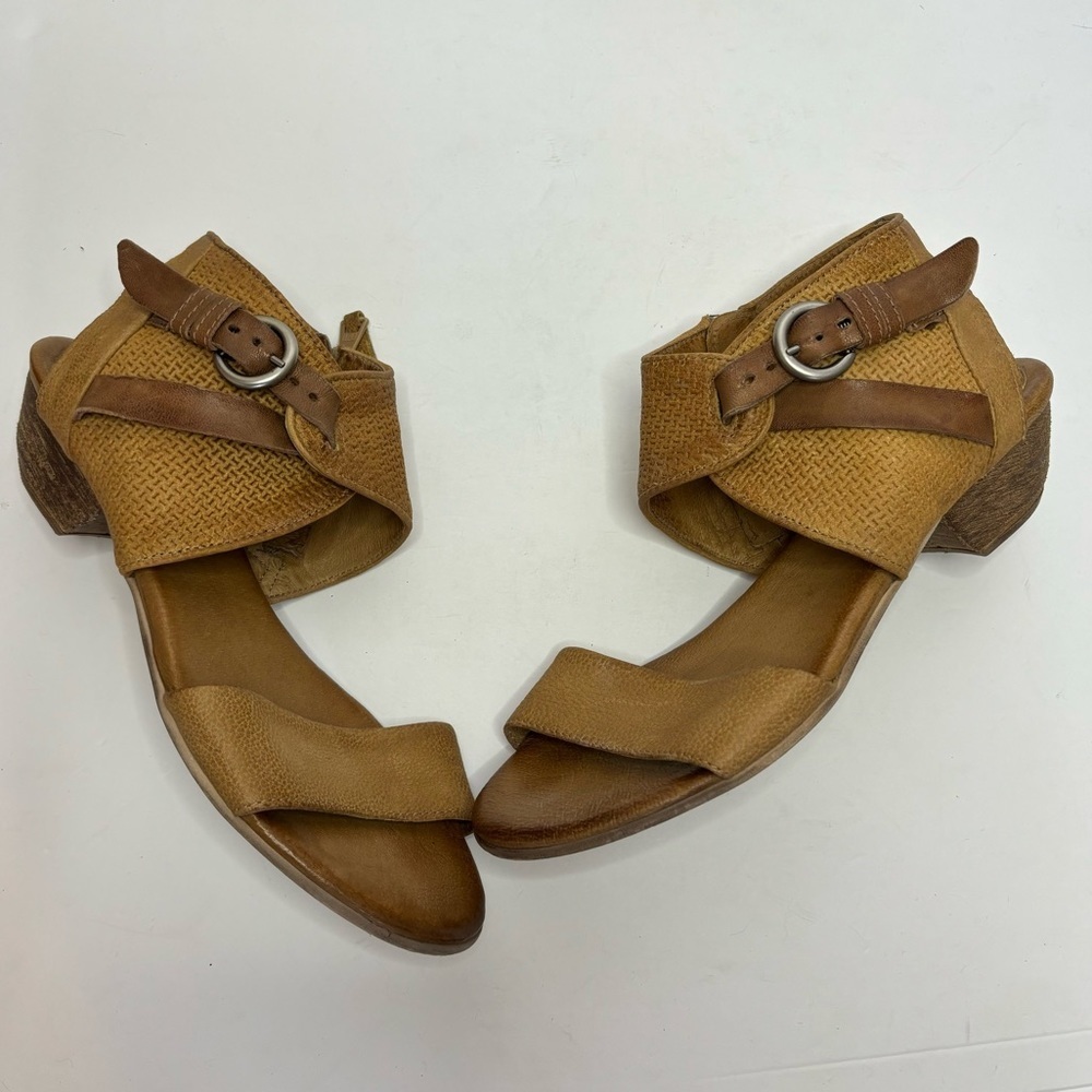 Miz Mooz Cheerful Tan Leather Ankle Buckle Low Heel Sandals 39/8.5-9